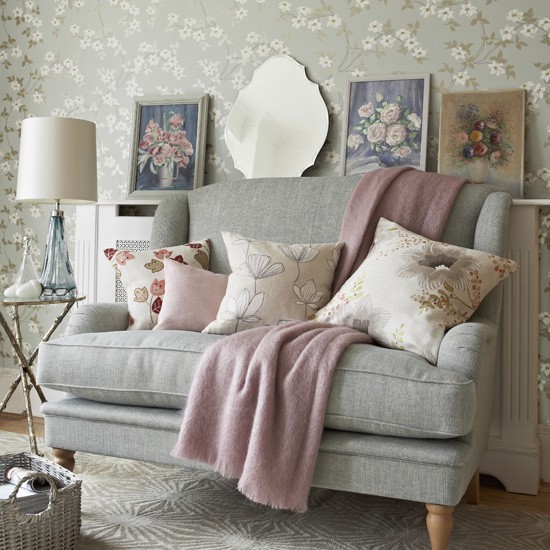 accent pink color for gray sofa