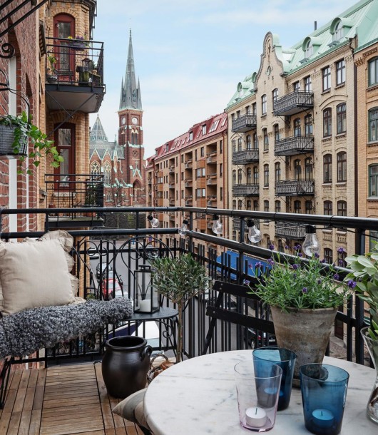 Tiny Balcony: Do It Like Scandinavian